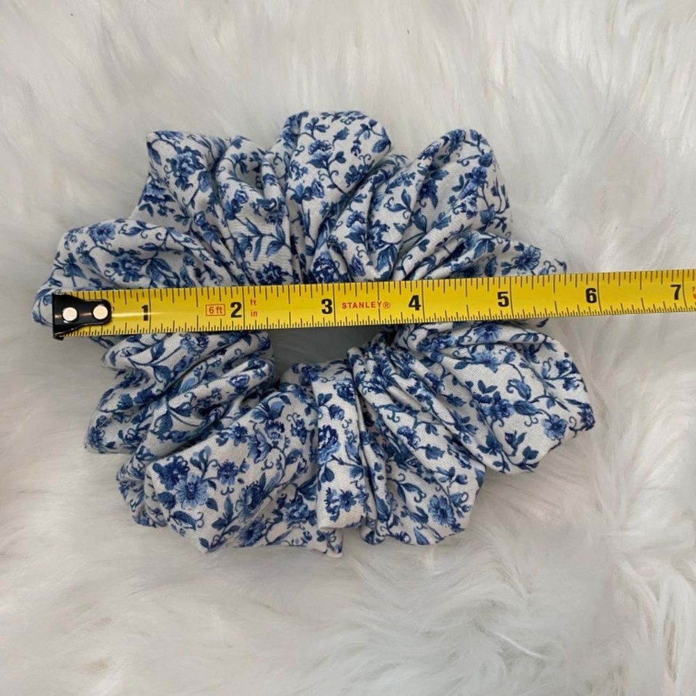 Floral Hair Scrunchie. Multicolor . Medium - Picture 6 of 6